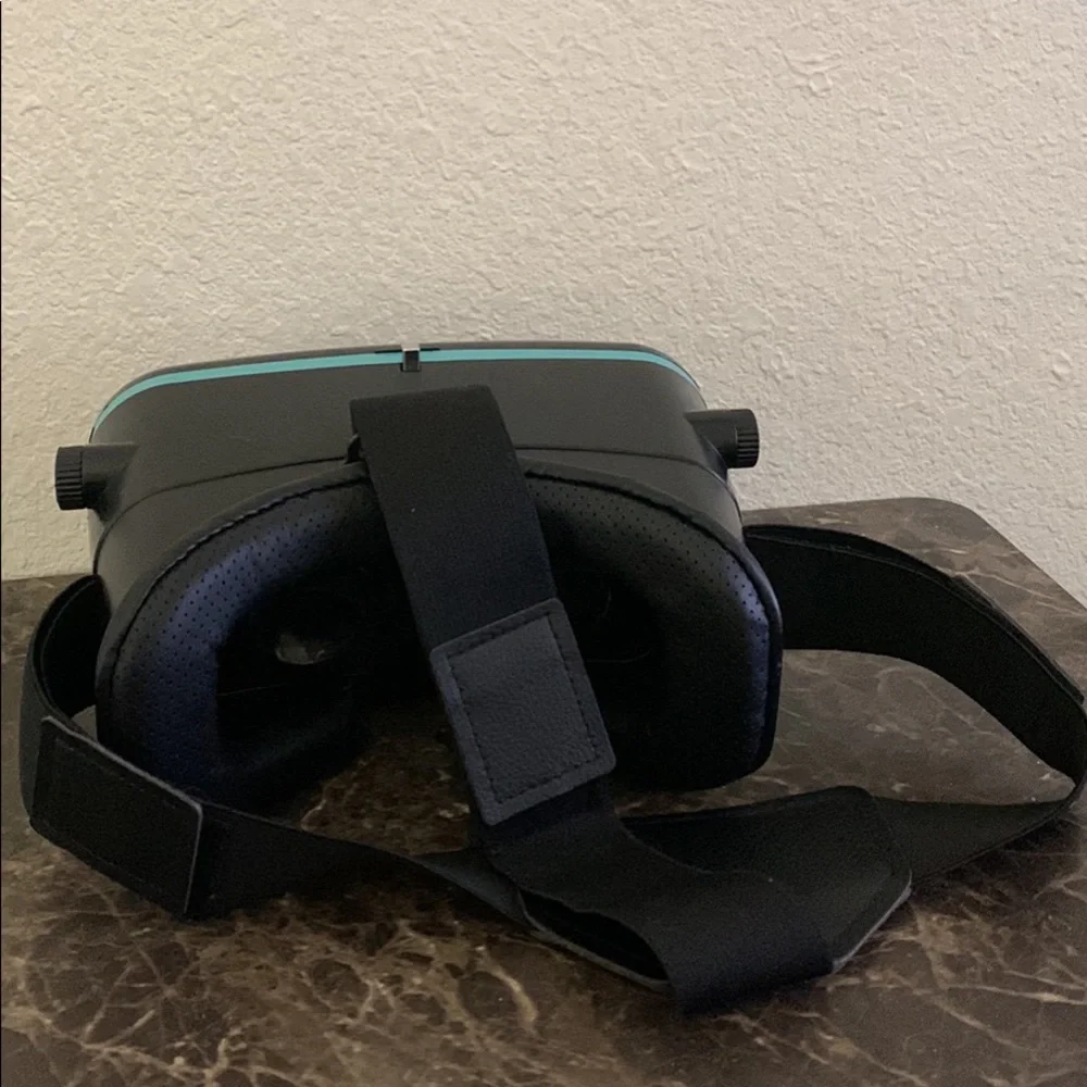 Utopia 360 VR headset